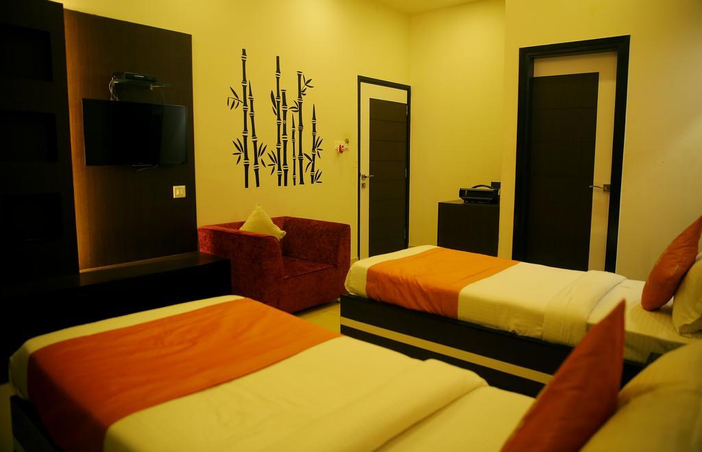 Rivera Palace 3* Varanasi